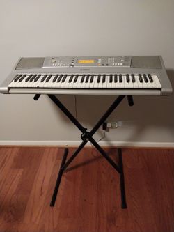 Yamaha Ypt 300 Piano With Stand