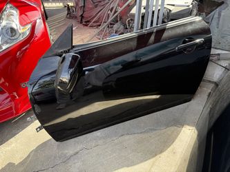 2011 Infiniti coop G 37 driver side door