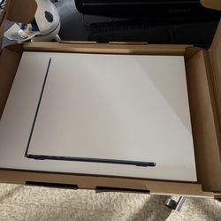 MacBook Air M5. 15 inch. Like new.