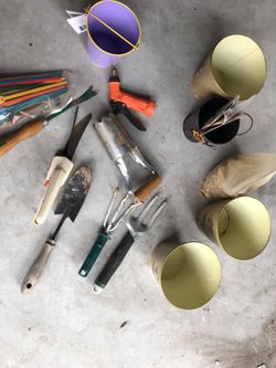 12 gardening items. All for one price