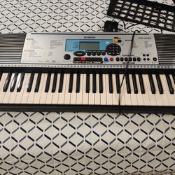 Yamaha Electric Keyboard