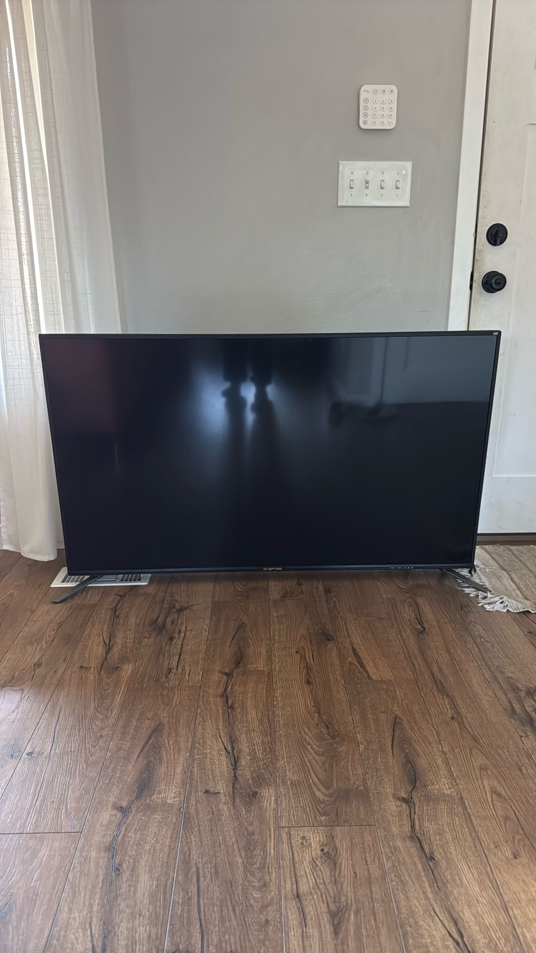Spectre 4k UHD TV 55’