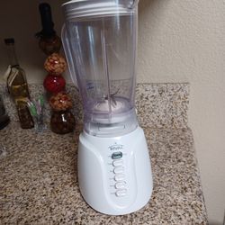 RIVAL BLENDER ,LIKE NEW, WORKS GREAT. $10.