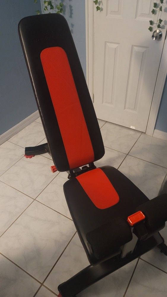 Mobile and Adjustable bench for Weight Lifting