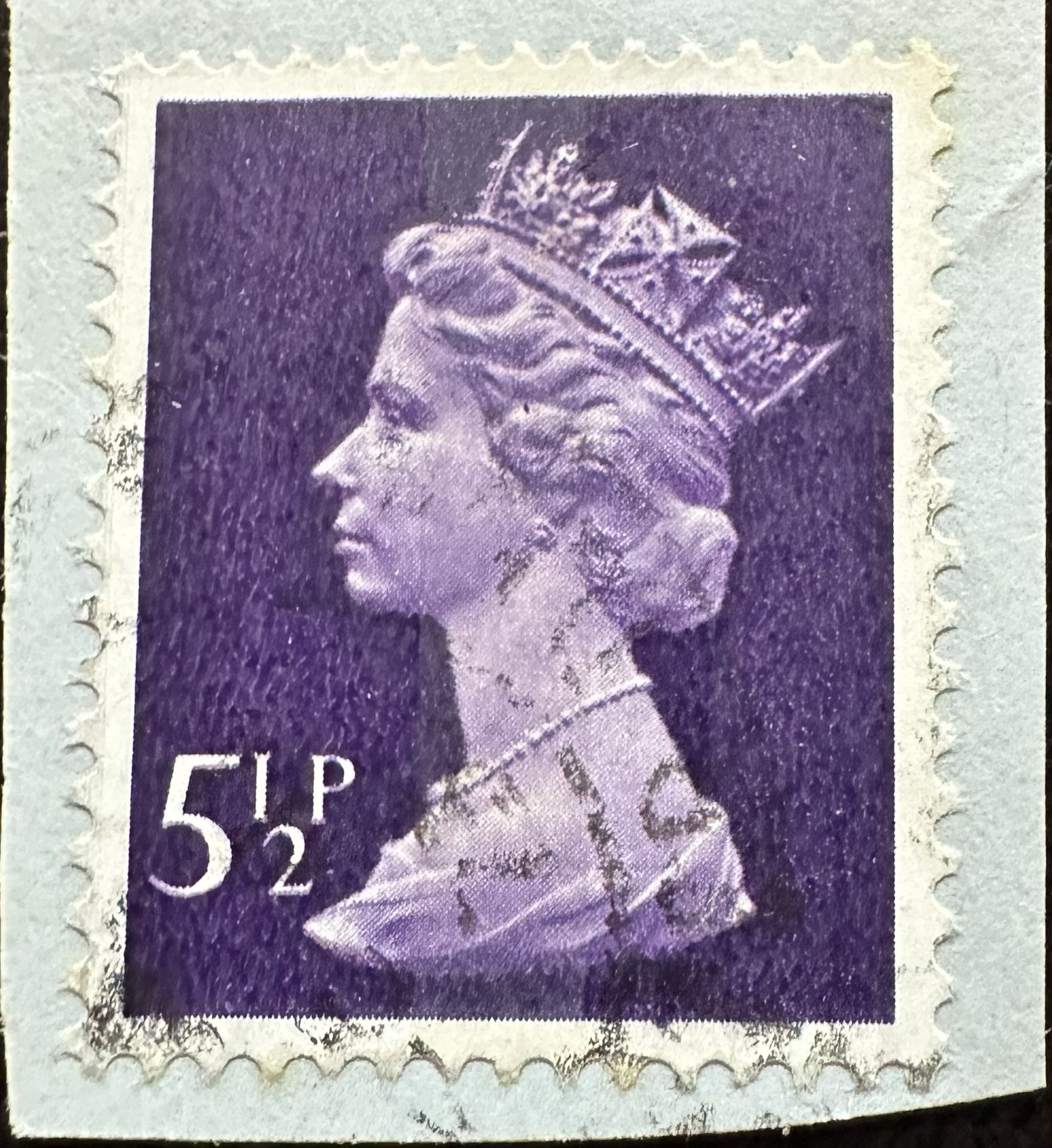 Great Britain 5 1/2P Violet-Lilly, Elizabeth II stamps (#GB51/2P)