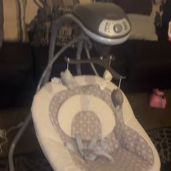 Swing And Bassinet  & Breast Pump 