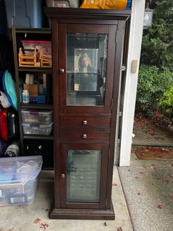 Wine cooler cabinet