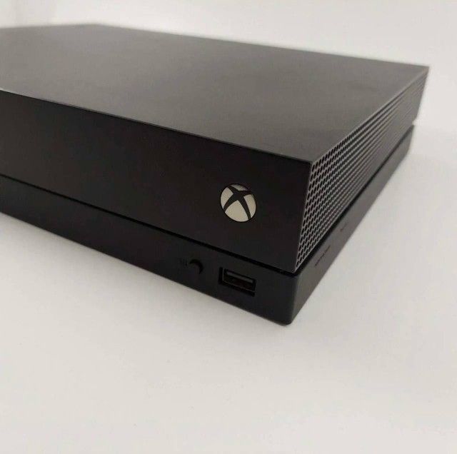 XBOX ONE X 1TB