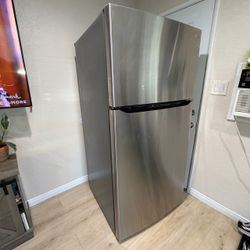 LG Stainless Steel Top-Freezer Refrigerator