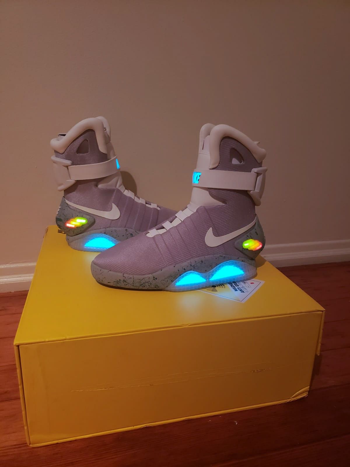 Nike Mag size 9