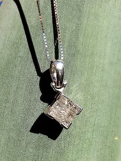 Beautiful Diamond Necklace And Earrings Set 