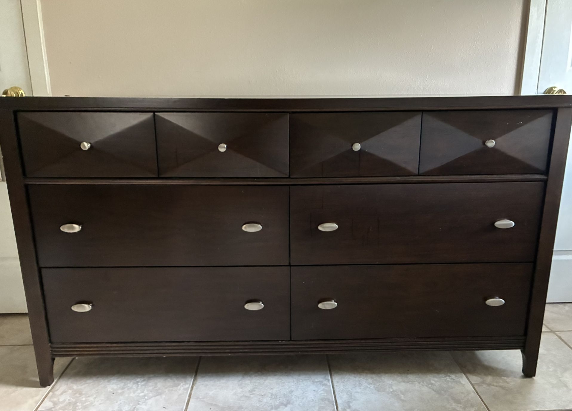 6-Drawer Dresser | Stylish & Pretty Good Condition