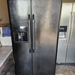 Refrigerator  ( Free Local Delivery)