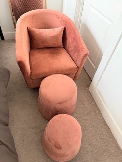 Pink Accent chair with 2 stools