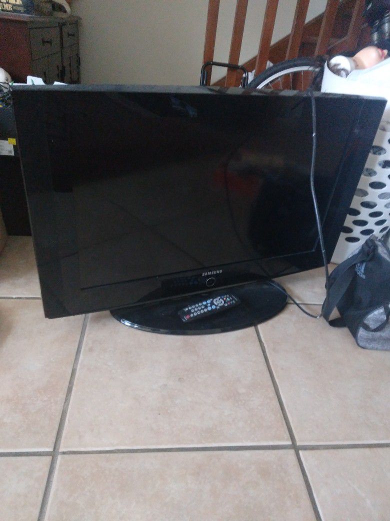 Samsung 32 Inch Used TV Not Smart Good For Gaming Hook Up HDMI