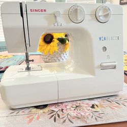 SINGER SEWING MACHINE