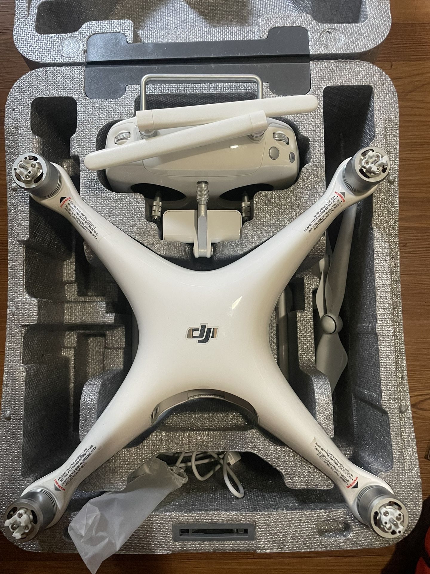 DJI PHANTOM 4 DRONE