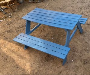 Kids picnic table $20