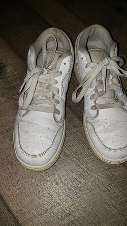 White Nike tennis shoes size 6Y