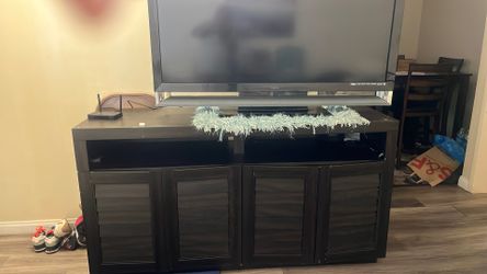 Tv center stand