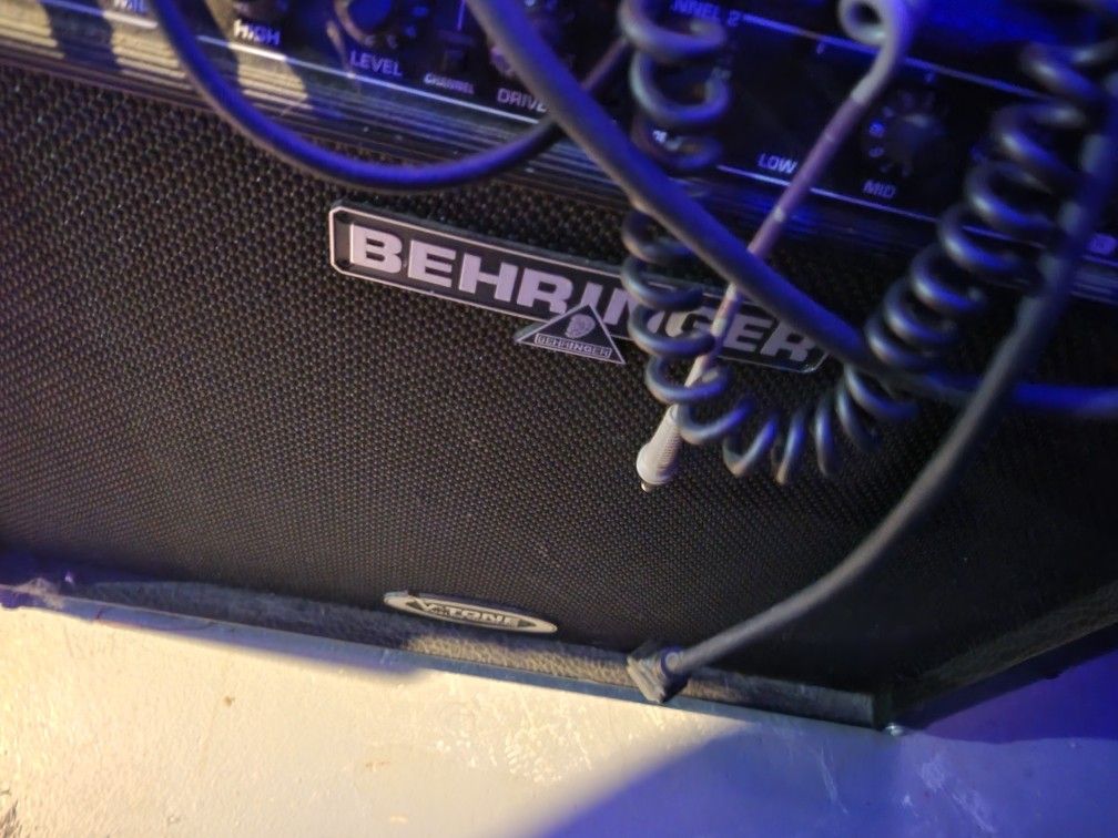 Behringer V-TONE Gmx 210 AMP