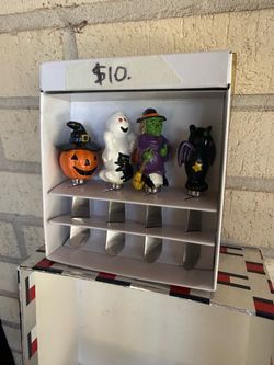 Halloween-Themed Spreaders