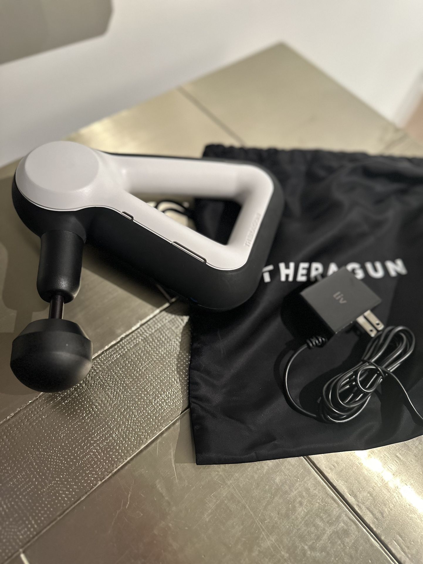 Theragun liv 1-Speed Percussive Massager