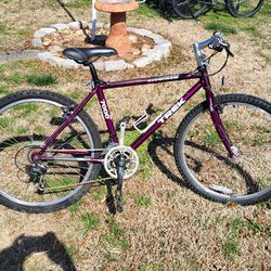 Trek 7000 https://offerup.com/redirect/?o=bXQuYmlrZQ== aluminum e9 Easton 16.5" Frame 26" Wheels