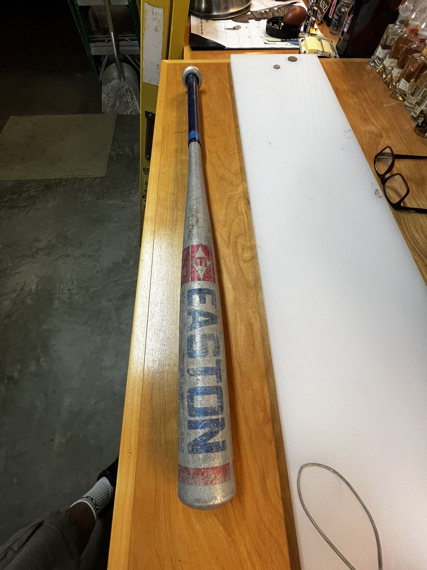 EASTON BASEBALL BAT