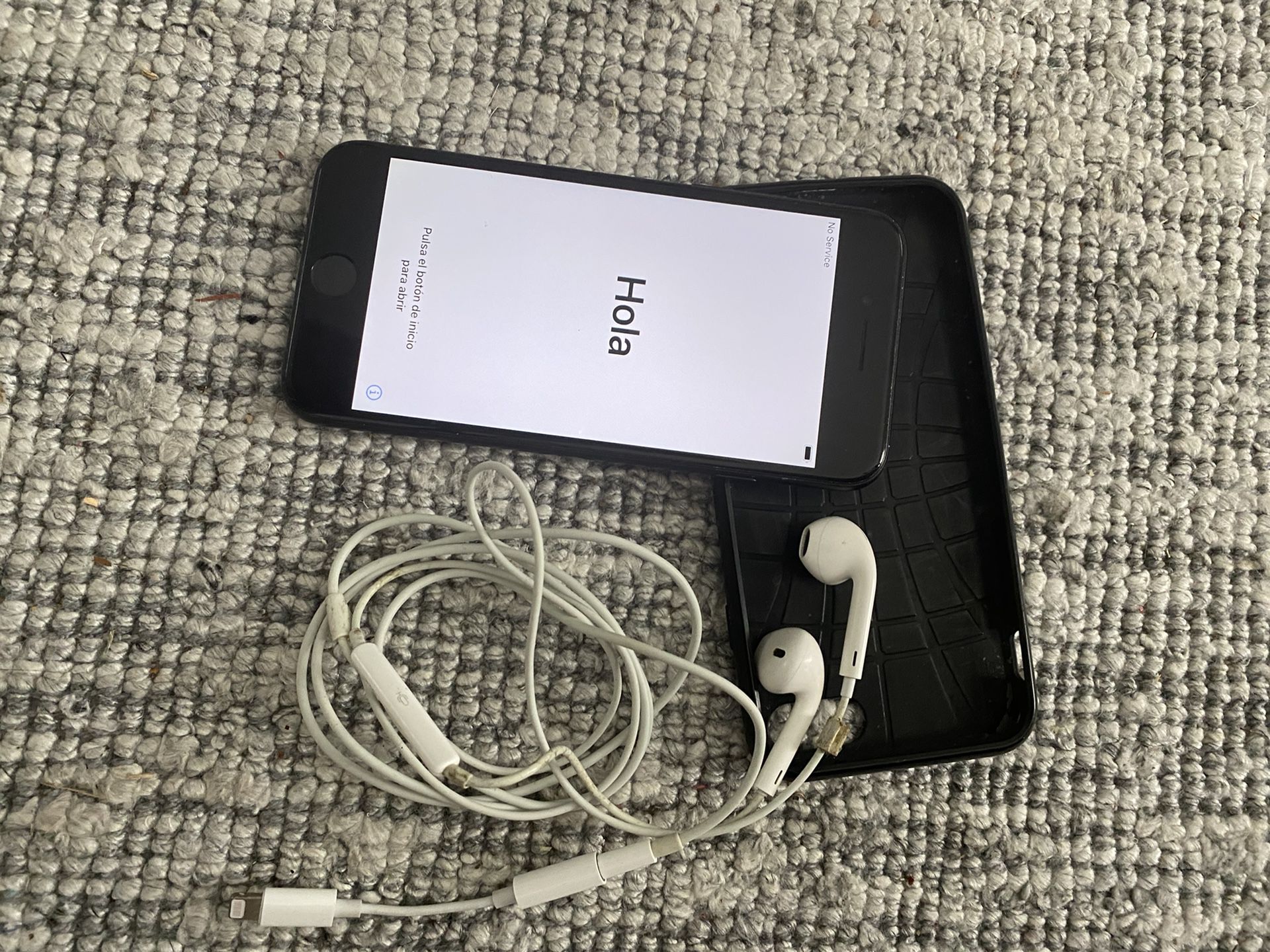 Unlocked iPhone 7 128 gb case and headphones