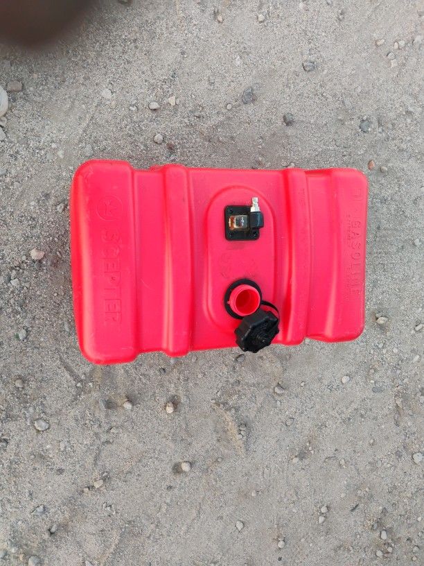 SCEPTER 9 GALLON PLASTIC GAS CONTAINER