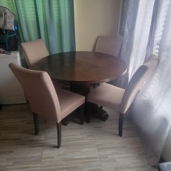Dinning Table And Chairs 