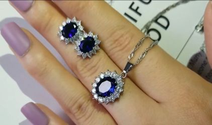 Beautiful royal sapphire blue color necklace Earrings set