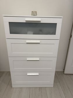 Four drawers Chest