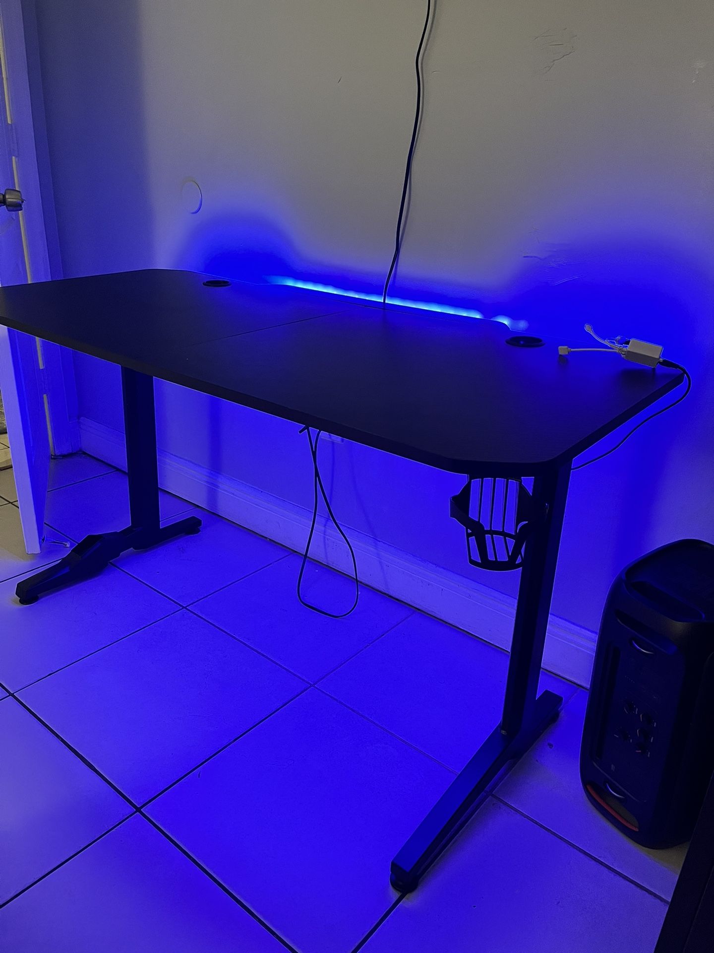 Gaming Desk for Sale in Miami, FL OfferUp