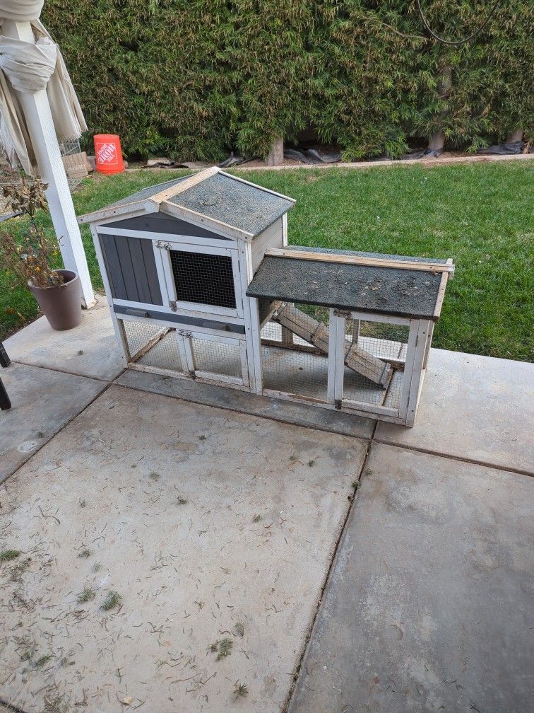 Small Chicken Coop/Rabbit Hutch