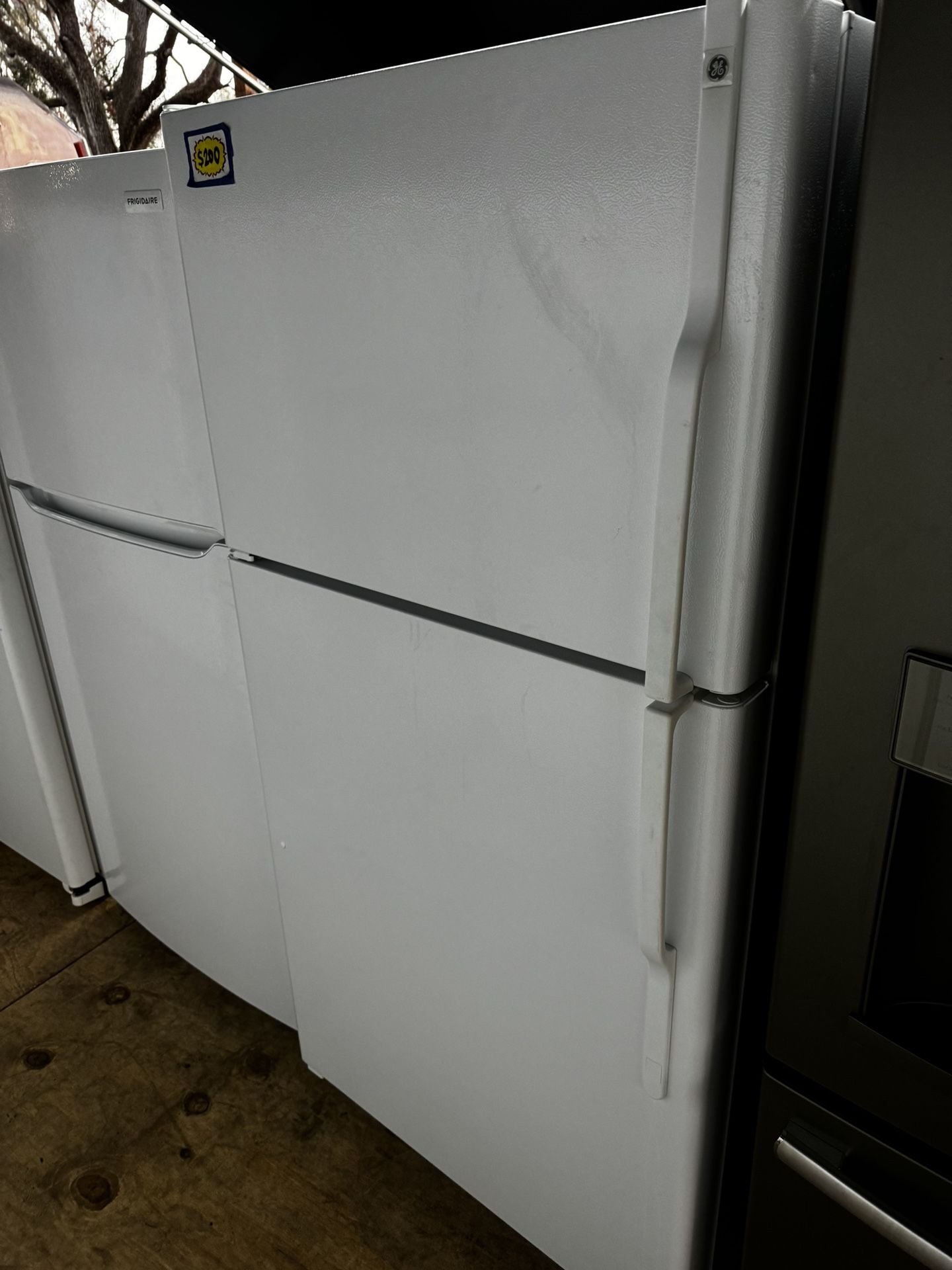 GE Top and Bottom Refrigerator 