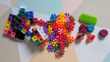 Blocks and interlocking cubes