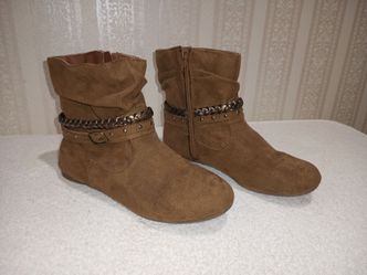 Girls Size 2 Low Boots With Inner Side Zipper