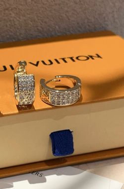 New hoops small size gold tone available