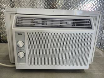 LIKE NEW 5,000 BTU AC AIR CONDITIONER
