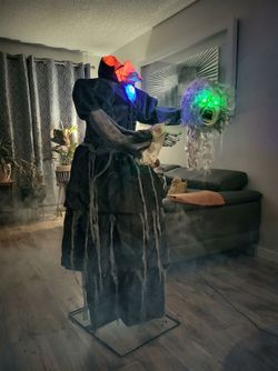 Haunted Living 5-ft Talking LED Beatrice the Headless Maiden Animatronic