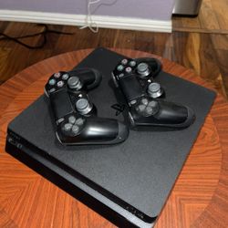 PS4 Slim 