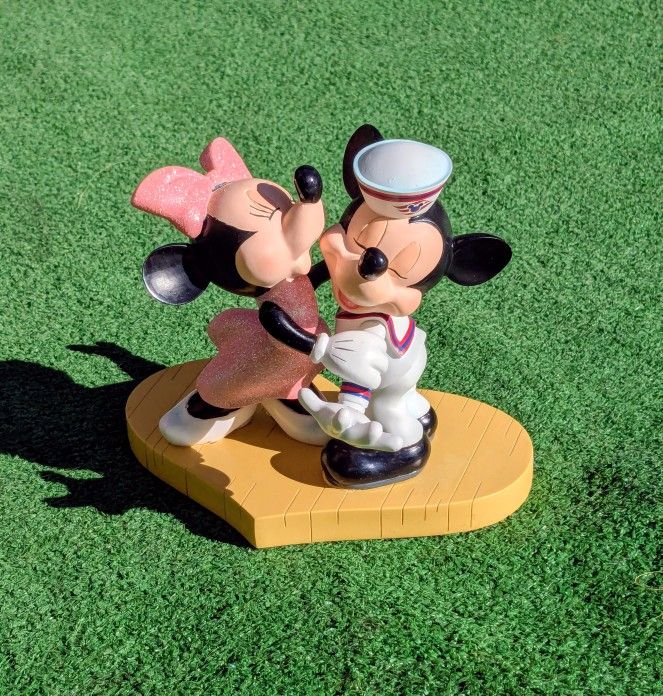 Disney Cruise Line Heart Platform Minnie Kissing Sailor Mickey Statue Figure EUC