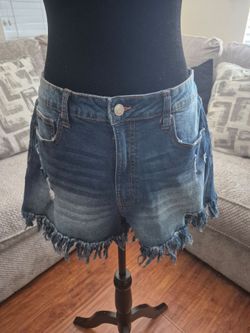 Denim frayed hem woman shorts ( New)