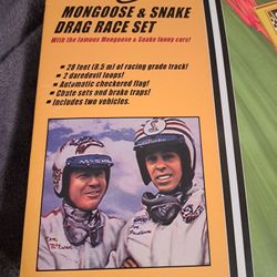 HOT WHEELS SNAKE AND MONGOOSE DRAG RACE SET