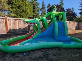 Inflatable waterslide