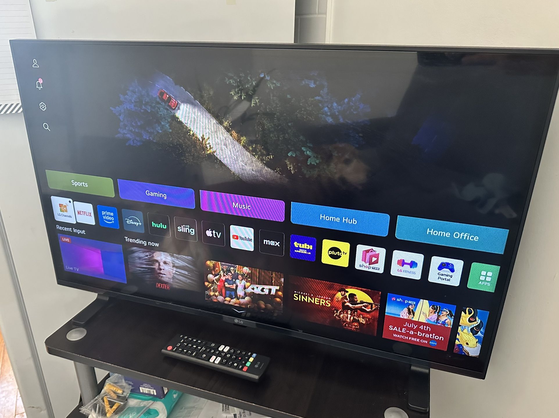 32” LG Smart TV