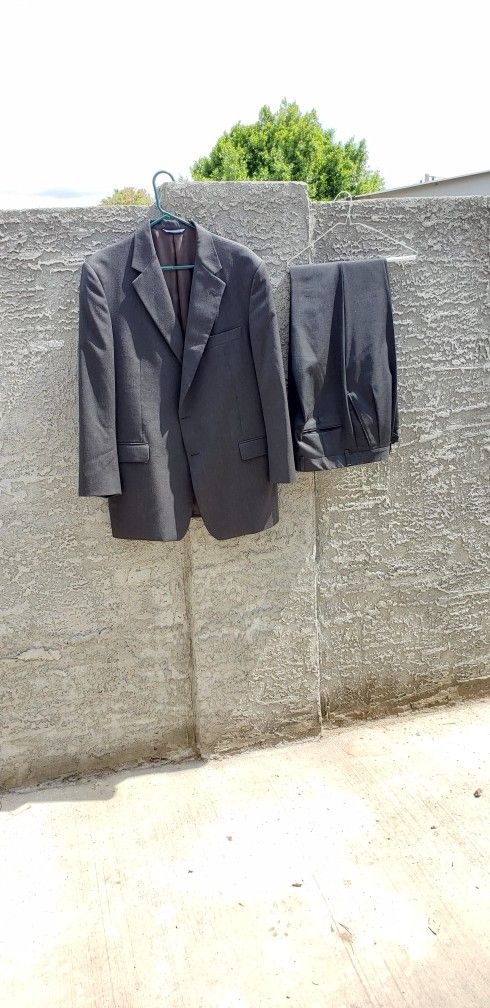 Burberry Men Suite Sz 47