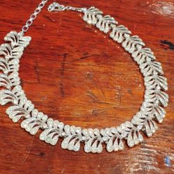 ANTIQUE NECKLACE WITCH CRYATALS